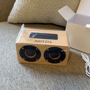 {Aritzia} Speaker